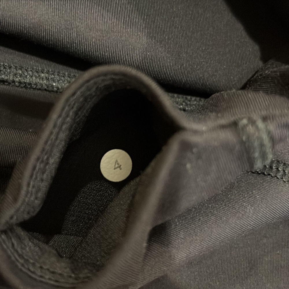 🍋Lululemon Perforated Mesh Crop! - Picture 14 of 14